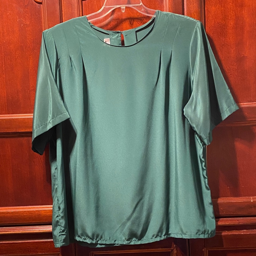Christie & Jill Green vintage size 2X pullover short sleeve silky feel top